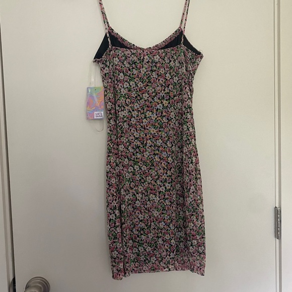 Liz & Sara | Floral Mesh Dress - Picture 5 of 5